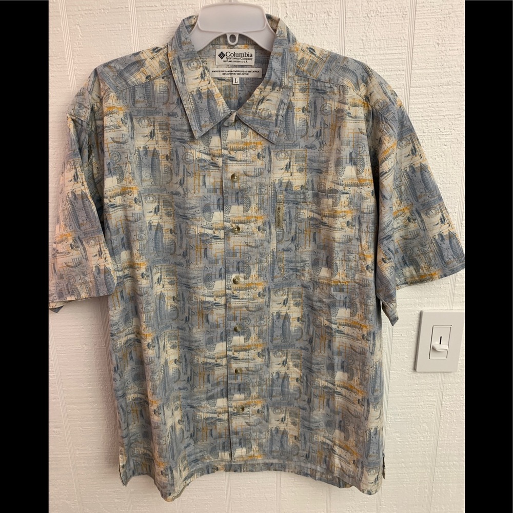 ⭐️Columbia Short Sleeve Button Down Size Large